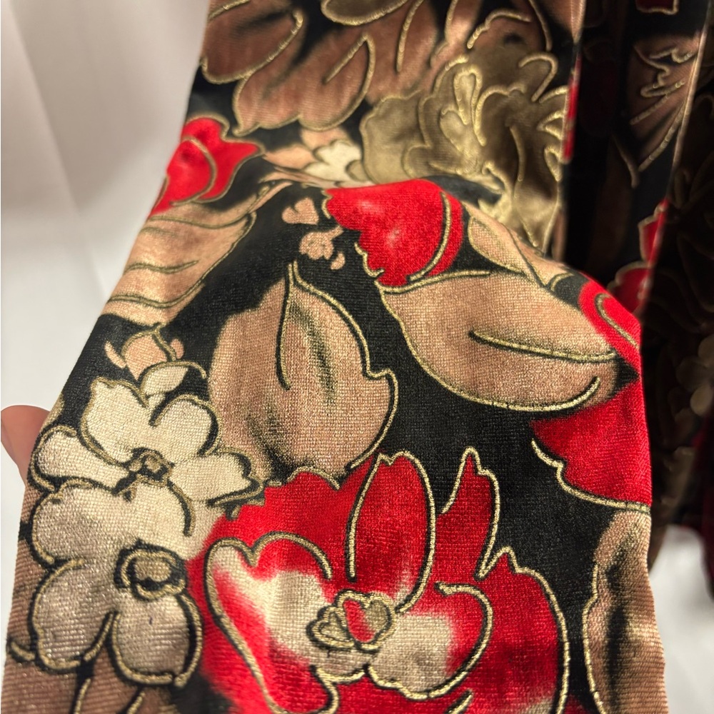VTG Women's L Velvet Black and Gold Metallic with Vibrant Red Floral - Picture 6 of 13